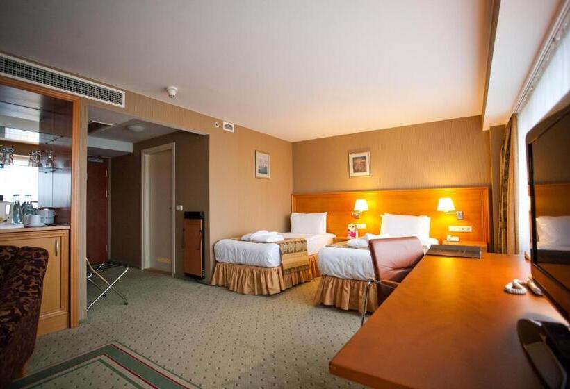 Quarto Deluxe, Vilnius Park Plaza Hotel, Restaurant & Terrace, Panorama Bar, Conference & Banquet Center