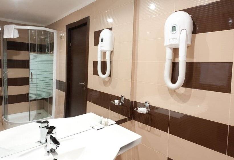اتاق کلاس بیزنس, Bistrita