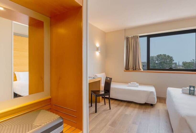 اتاق استاندارد چهار تخته, B&b Hotel Pisa