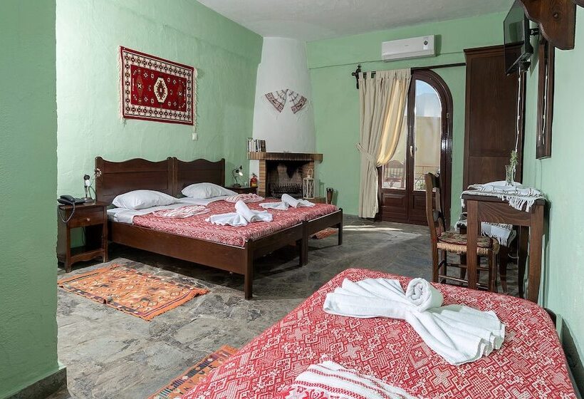 Quarto Estandar, Arolithos Traditional Village