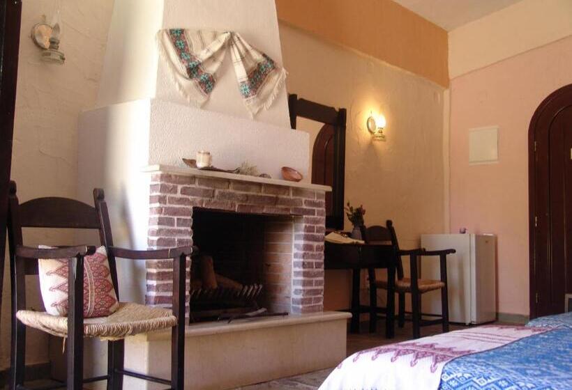 Quarto Triplo Estandar, Arolithos Traditional Village