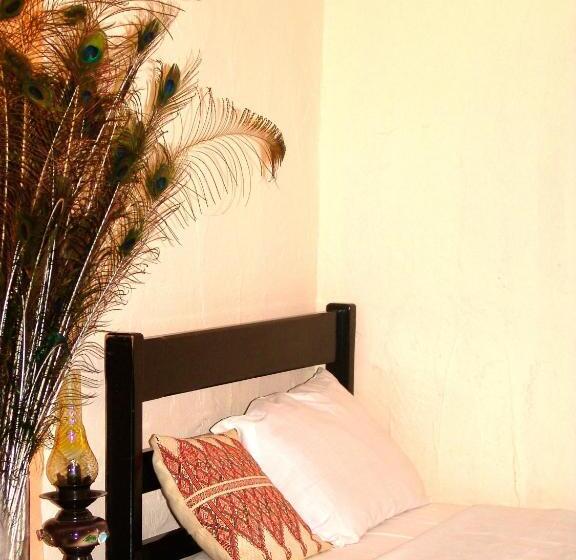 Quarto Triplo Estandar, Arolithos Traditional Village