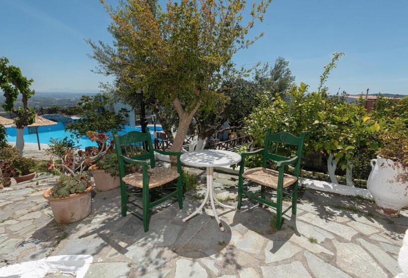 Quarto Triplo Estandar, Arolithos Traditional Village