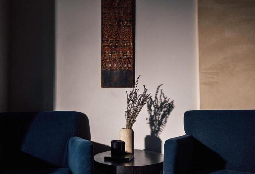 이그제큐티브 룸, Life Gallery Athens