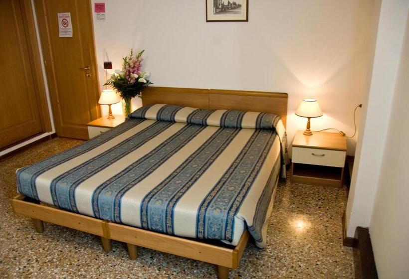 اتاق استاندارد با سرویس بهداشتی مشترک, Casa Sant Andrea