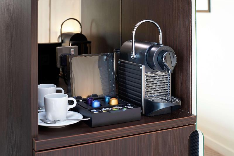 Deluxe Suite King Bed, Doubletree By Hilton Hotel London Excel