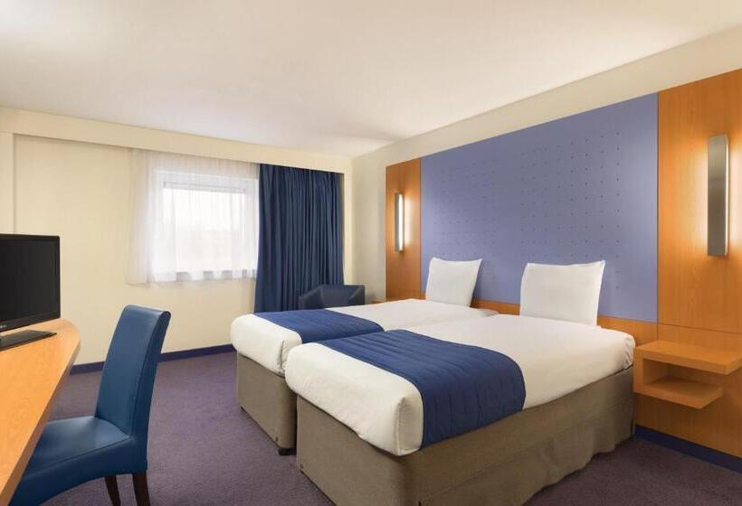 Номер Стандарт, Ramada London North