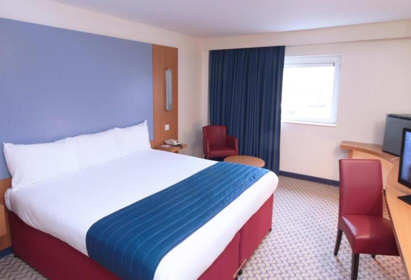 Номер Executive, Ramada London North