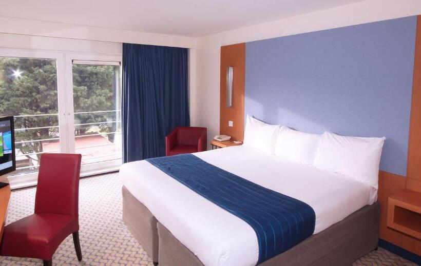 Номер Стандарт Трехместный, Ramada London North