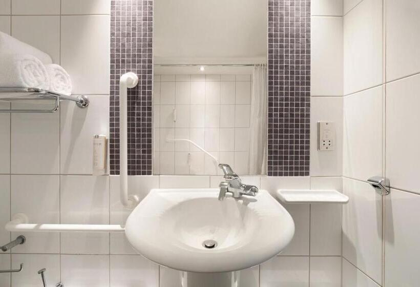 Номер Стандарт Трехместный, Ramada London North