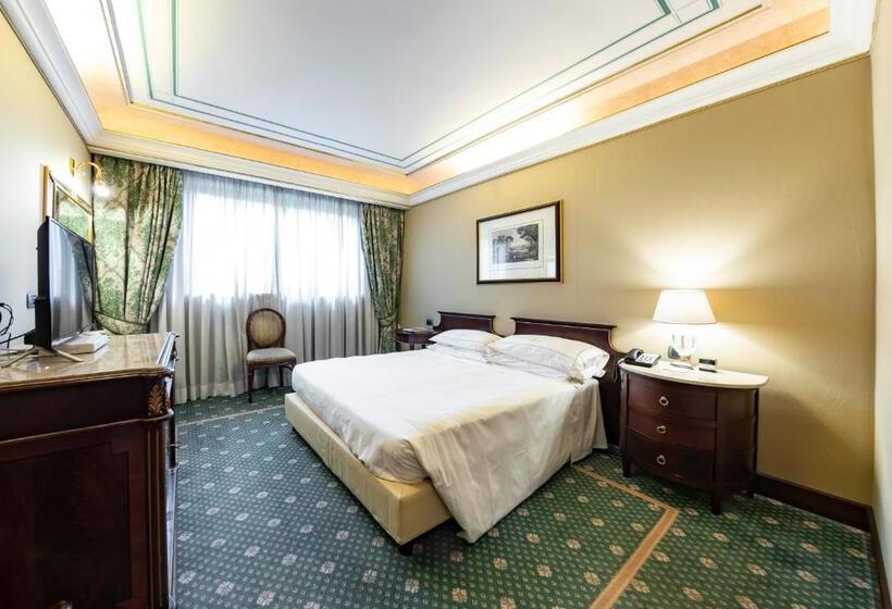 חדר אקונומי, River Chateau