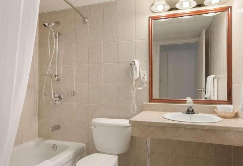 스탠다드 룸 킹사이즈 침대, Travelodge By Wyndham Cambridge  Waterloo