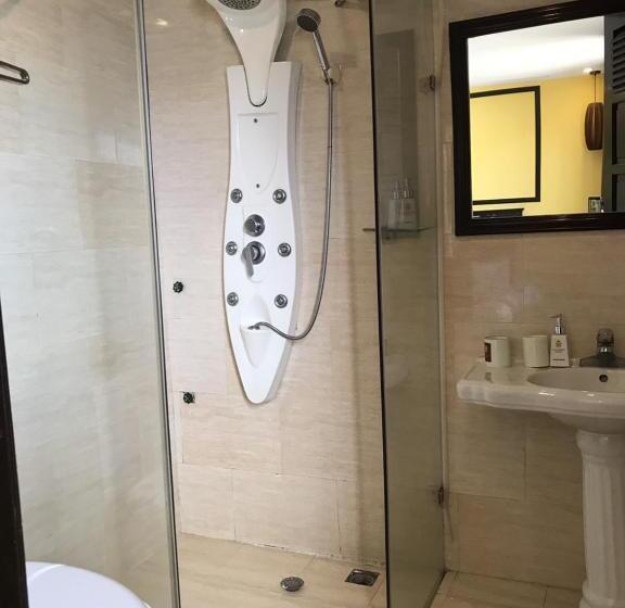 اتاق خانوادگی, Sapa Topaz  & Spa