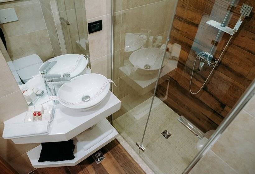 اتاق اکونومی, Grand View Hotel & Suites Copou