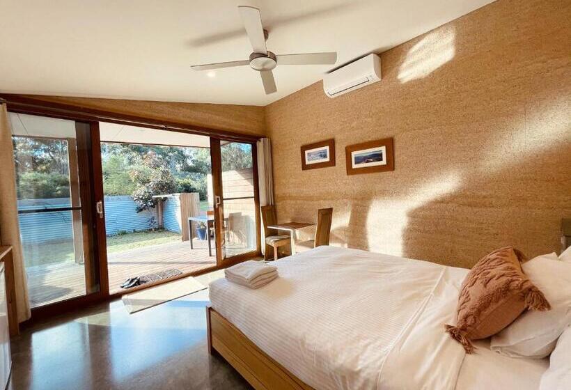 استودیو استاندارد با تراس, Grape Juice Retreat Rustic Romantic Gateway 5mins To Beaches & Town
