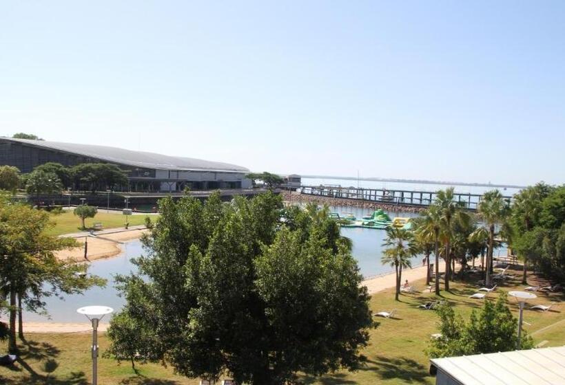 1 Bedroom Apartment Lake View, Darwin Waterfront Short Stay Apartments