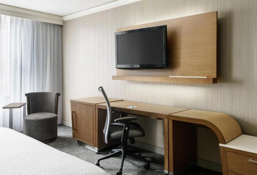 Standard Room Superior Floor, Courtyard Chicago Downtown/magnificent Mile