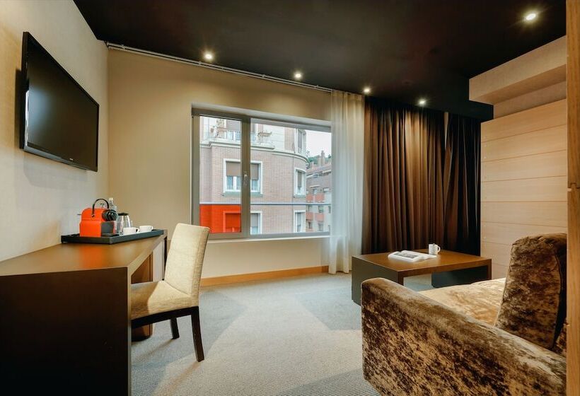 ジュニアスイート, Hesperia Bilbao
