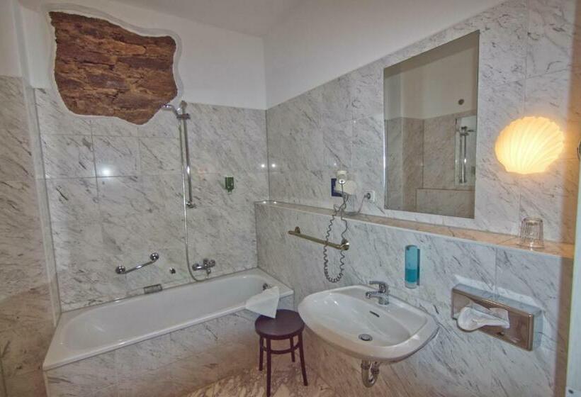 Номер Стандарт, Sächsischer Hof