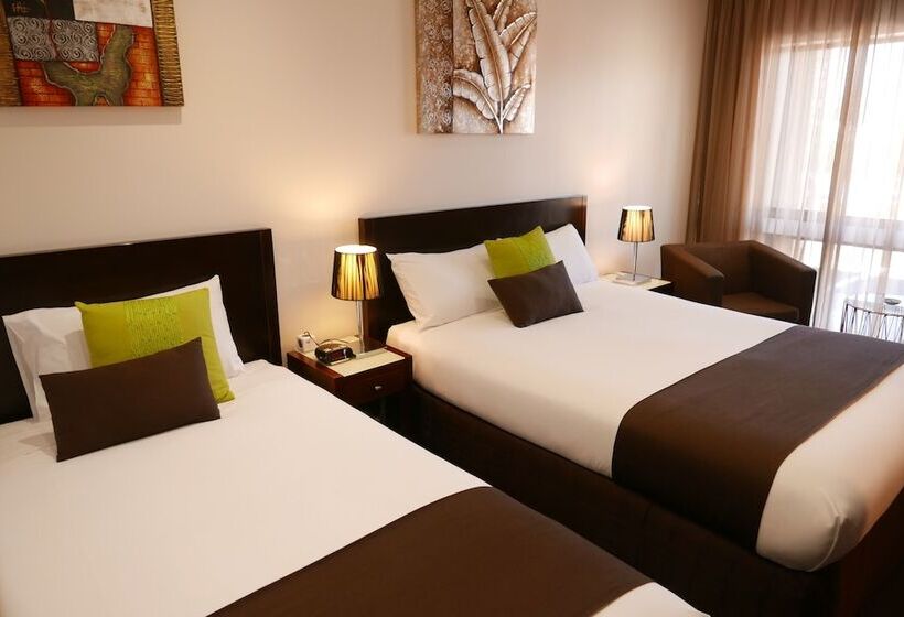 Номер Deluxe, Junction Motel