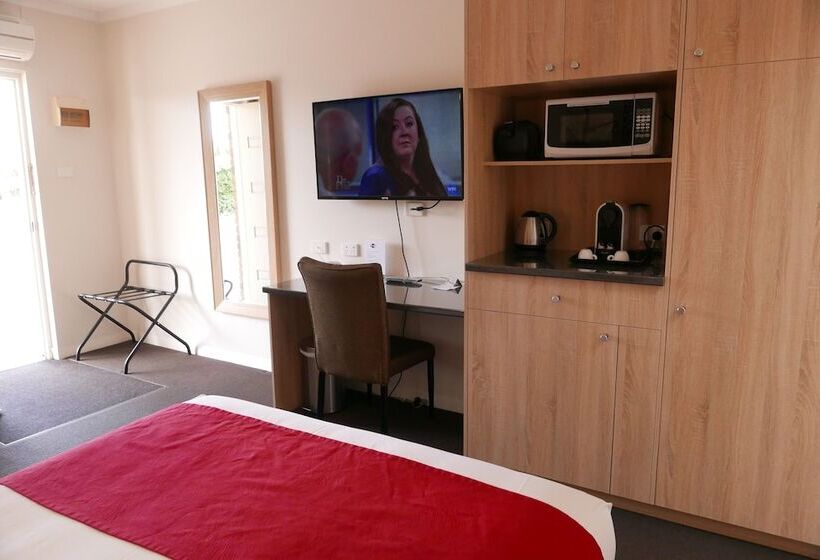Номер Deluxe, Junction Motel