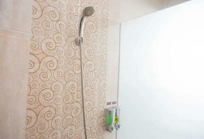 Номер Deluxe, Urbanview Rumah Kandjani Yogyakarta