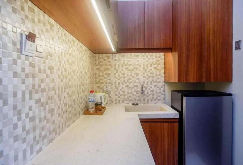 Номер Deluxe, Urbanview Rumah Kandjani Yogyakarta