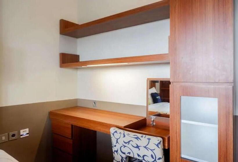 Номер Deluxe, Urbanview Rumah Kandjani Yogyakarta