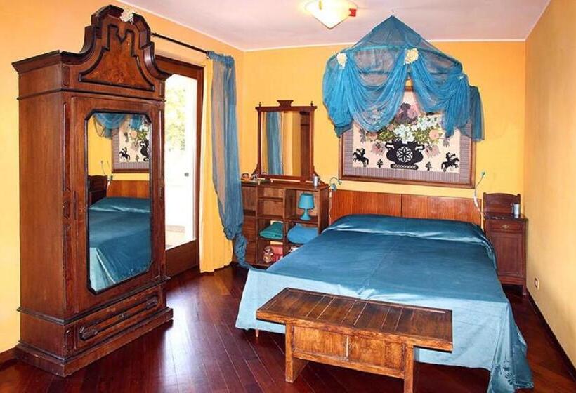 Трехместный Номер Стандарт с Балконом, B&b La Colombera