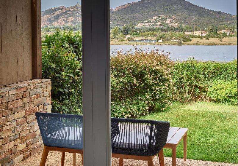 Семейный Номер Deluxe, Baia Di Chia Resort Sardinia, Curio Collection By Hilton