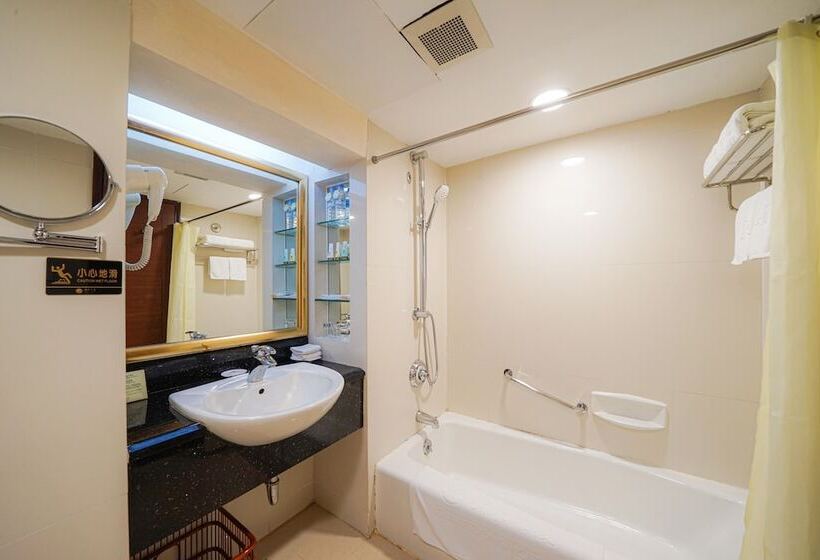 Номер Комфорт, Guangdong Hotel Free Shuttle & Registration Counter Service During Canton Fair