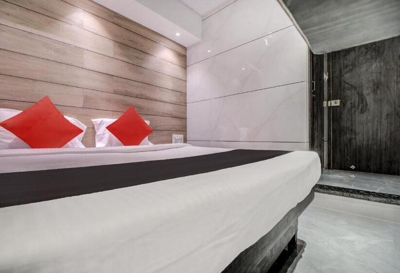 デラックスルーム, Capital O 75709 Hotel Spring Residency