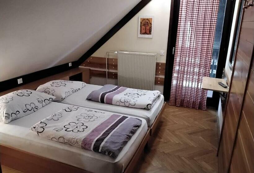 اتاق استاندارد, Accommodation And Restaurant Tia