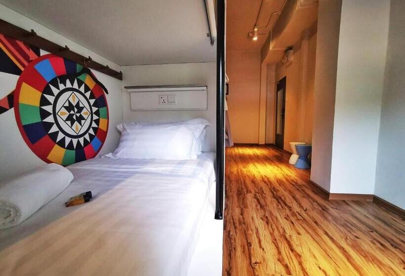 Bed in Shared Room with Shared Bathroom, Toojou Kota Kinabalu   Hostel