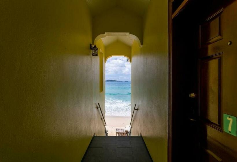 اتاق استاندارد با چشم‌انداز, Sebastian S On The Beach