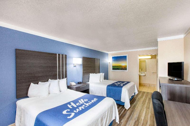 Номер Стандарт, Days Inn & Suites By Wyndham Braunig Lake