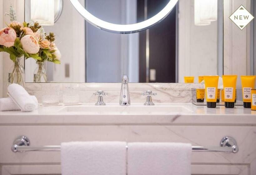 سوئیت کلاسیک, Hotel Du Collectionneur Arc De Triomphe