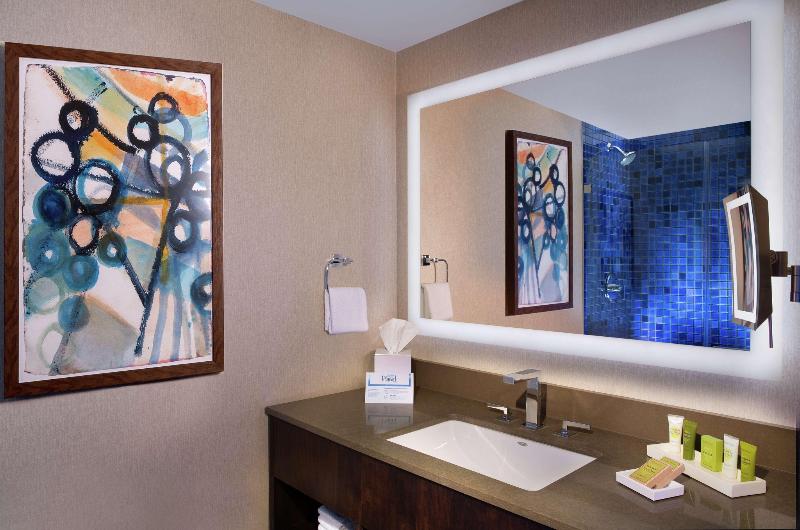 מיטת קינג בסוויטה, Hilton Austin