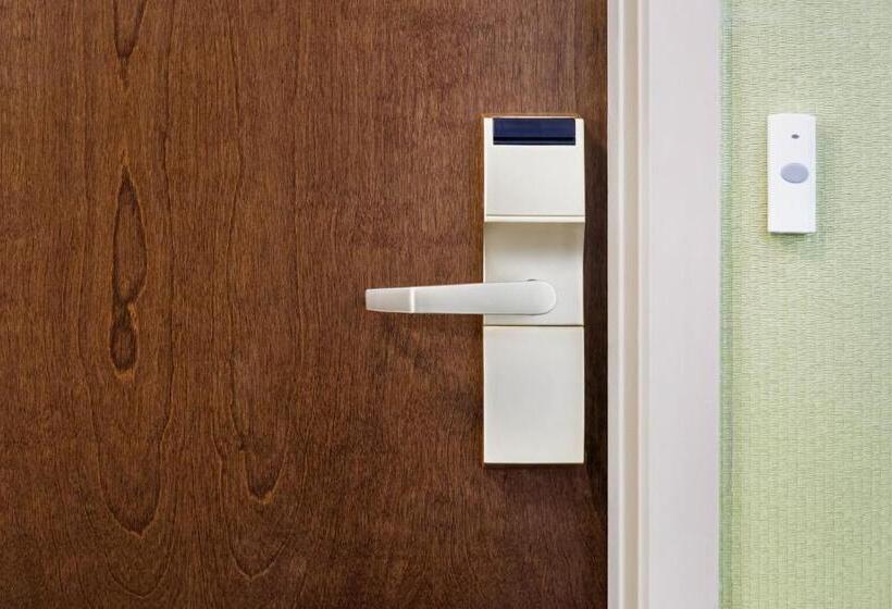 장애인을 위한 스위트, Holiday Inn Express & Suites Philadelphia   Mt Laurel, An Ihg