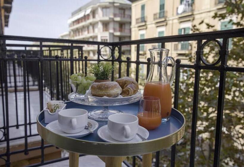 اتاق استاندارد با بالکن, La Chambre