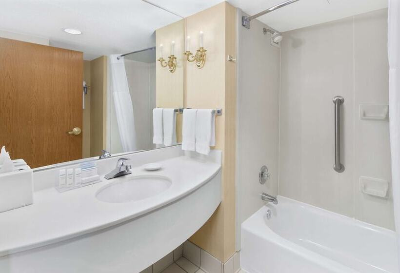 ２ダブルベッドのスタンダードルーム, Hampton Inn Columbus North