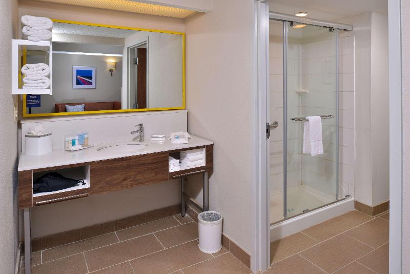 Люкс Кровать Кинг, Hampton Inn Henderson