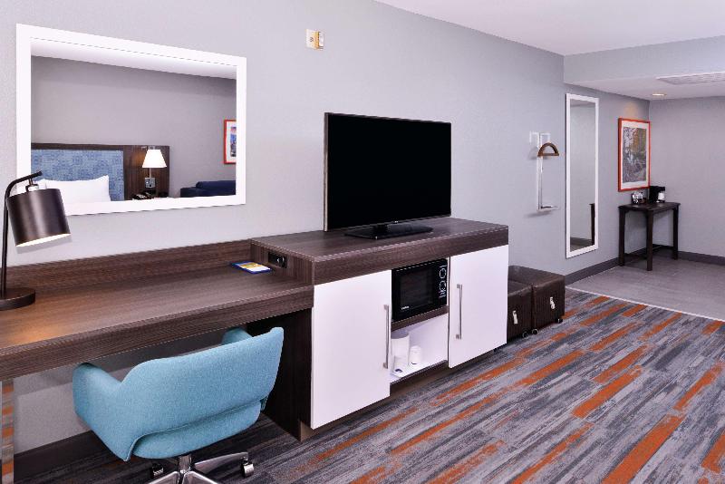 带大床的标准工作室, Hampton Inn & Suites Legacy Parkfrisco