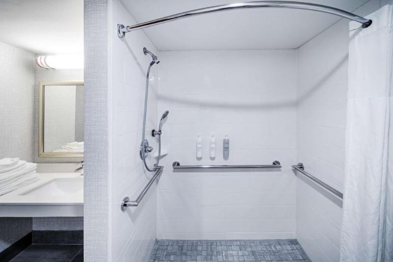 Люкс Кровать Кинг, Hampton Inn & Suites Tulsa Woodland Hills 71st Memorial