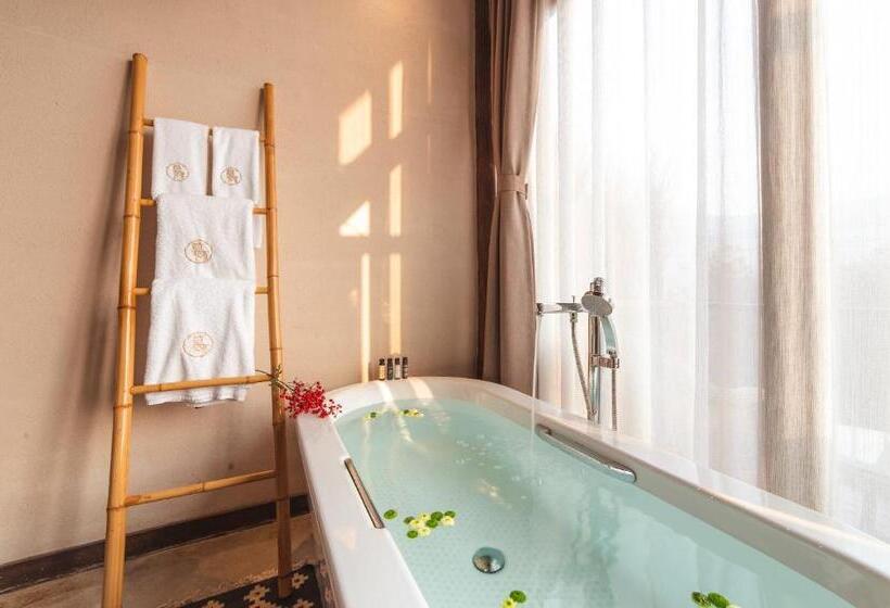 Номер Стандарт с Гидромассажем, Mohe Hostel