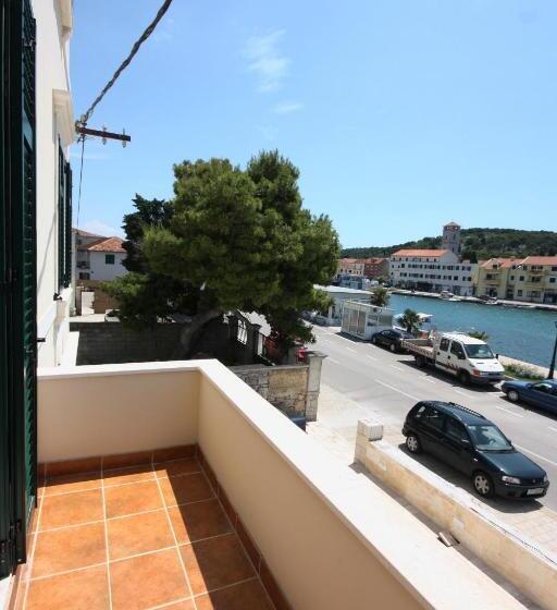 غرفة قياسية رباعية مطلة على البحر, Rooms With A Swimming Pool Tisno, Murter   3219