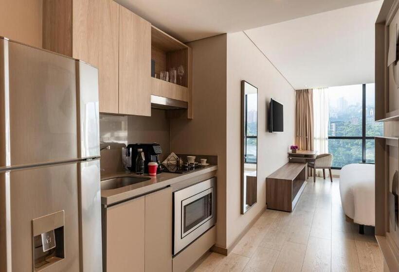 اتاق سوپریور با تخت بزرگ, York Luxury Suites Medellin By Preferred