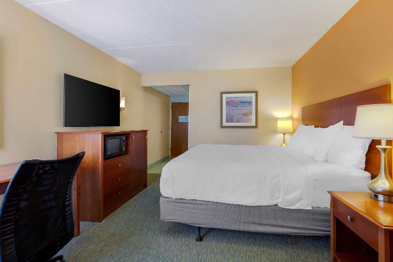 Номер Стандарт Кровать Кинг Адаптированный для Инвалидов, Best Western Plus Wilmington/wrightsville Beach