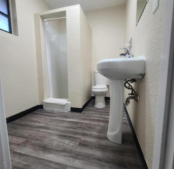Номер Стандарт, Majestic Inn & Suites