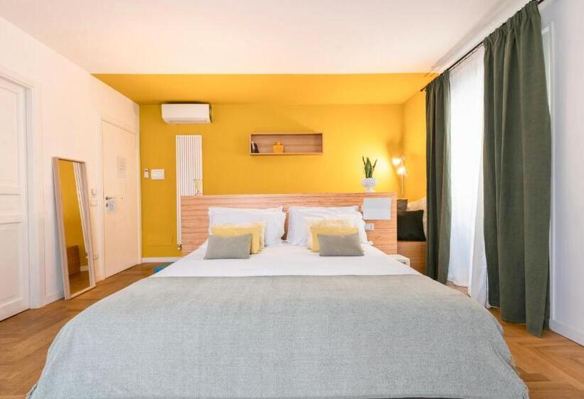 سوییت جونیور, Archè Design Rooms And Suites